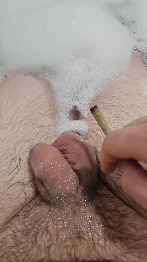 (M)Blunt in the bath with a rum?why not