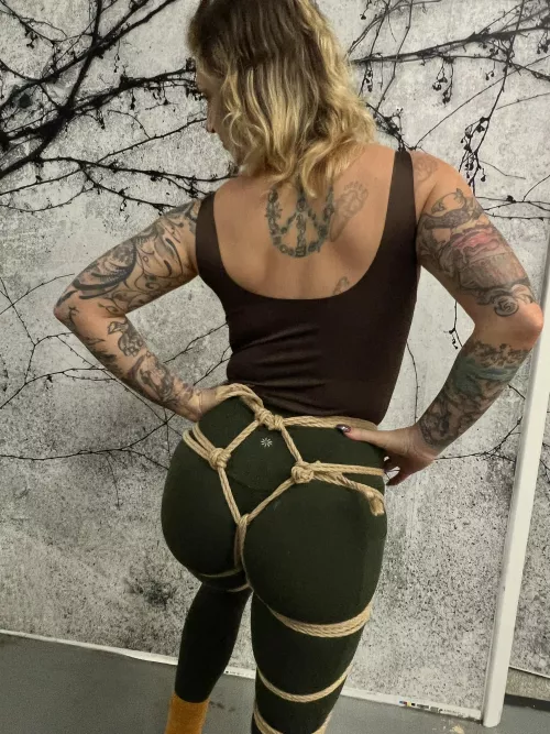 Seriously love all the ties, but the ones around my hips/thighs just hit different 