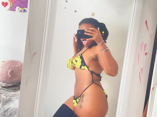 Trying on old bikini 🤭