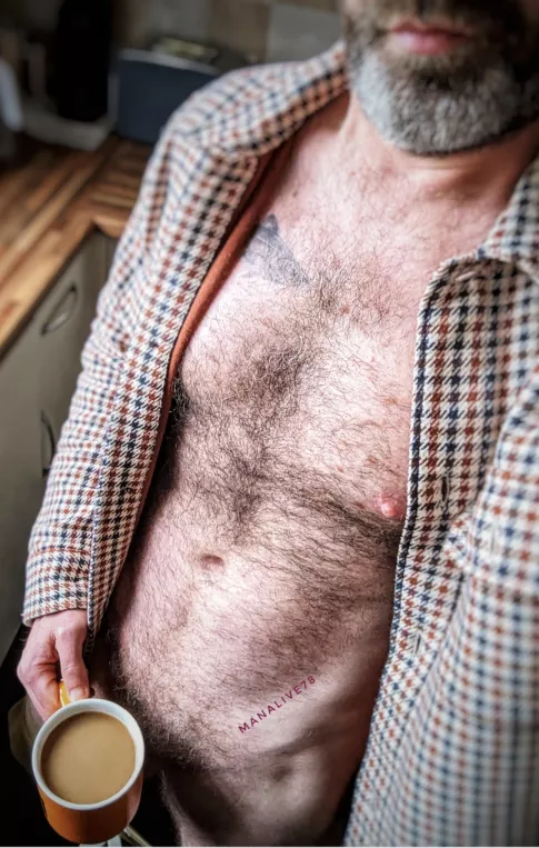 Ain't nothing but houndstooth and coffee. Good morning! [46]