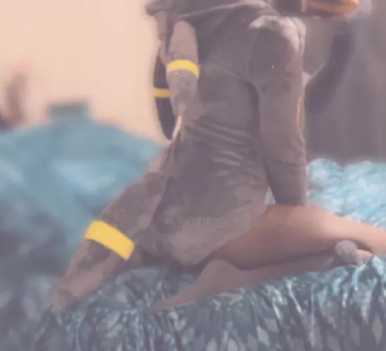 🖤Buenos Dias, still so excited about my umbreon one piece 💛