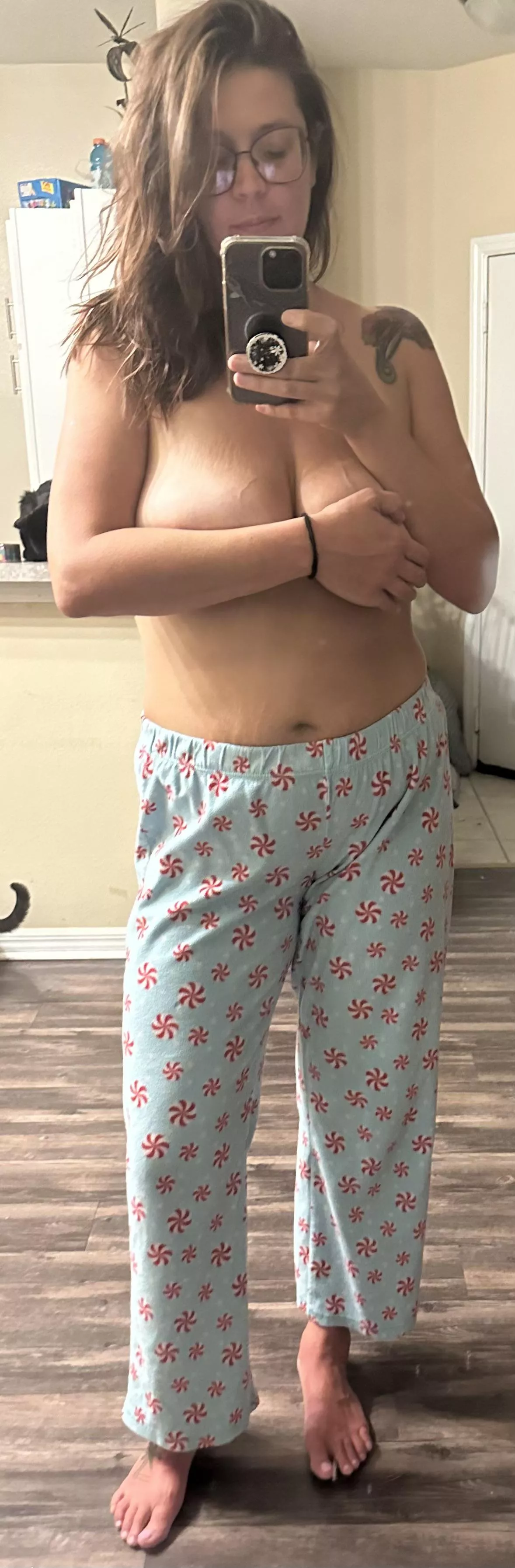 Christmas in June. 🎄💅🏻🤶🏻🫠