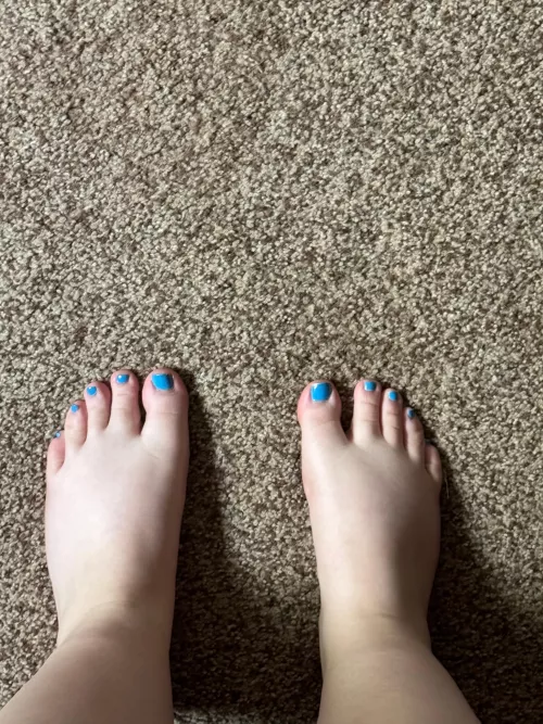 Do you think I have cute feet? 