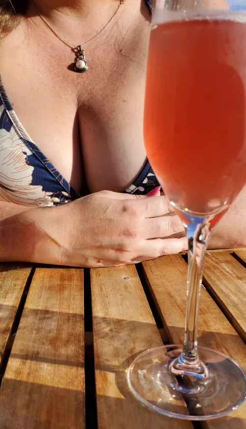 How can you beat a Rose and boobs on a hot summer day? 