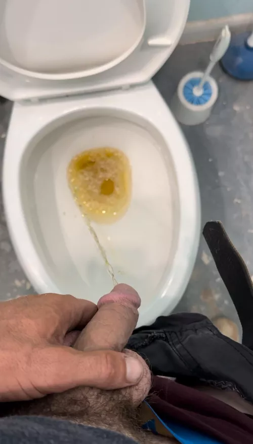 Morning pee, I need some water🤦‍♂️