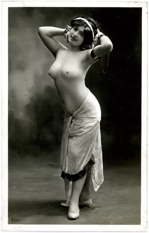 Perfect body on a French Beauty