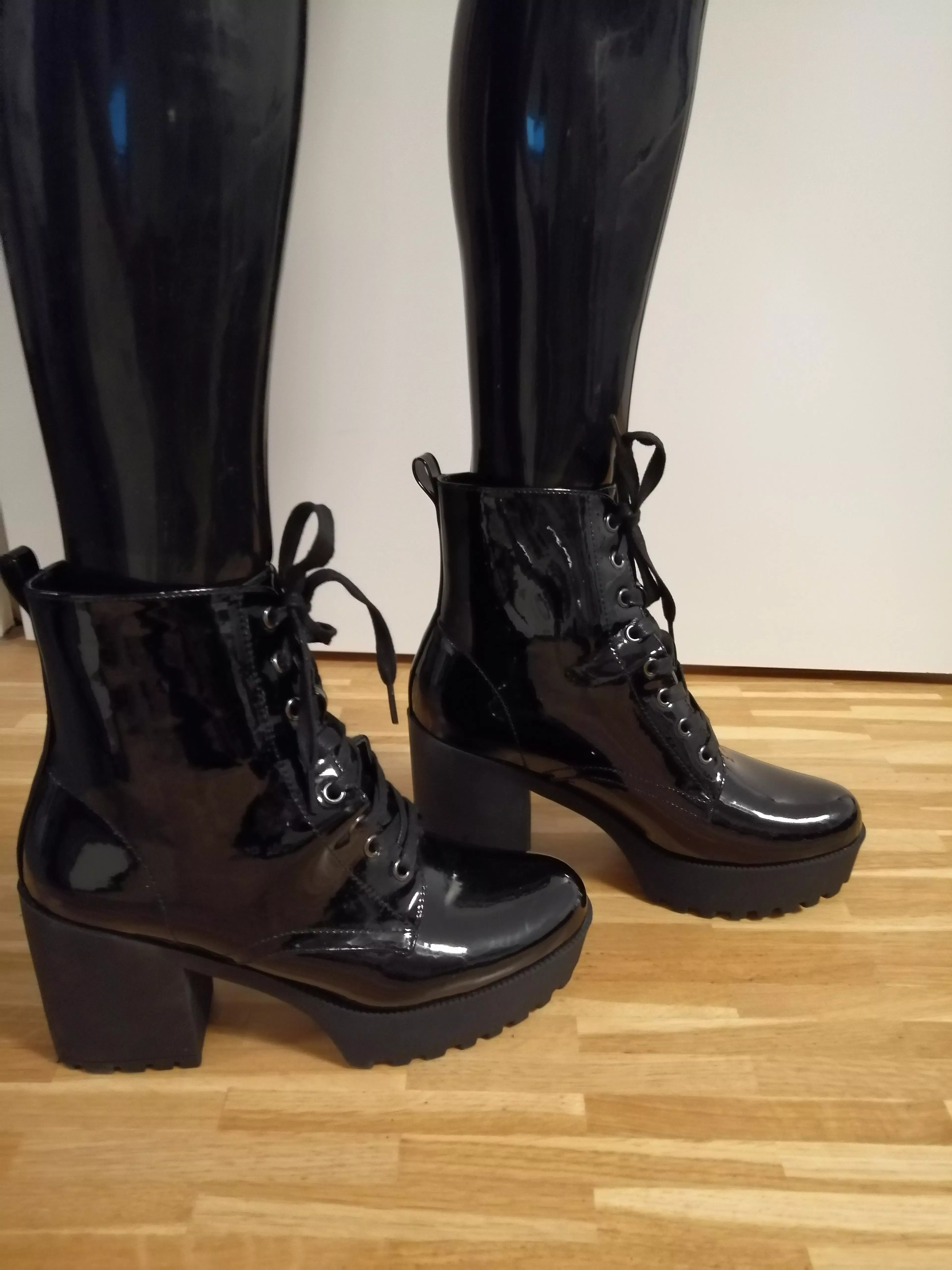 Shiny high heel boots