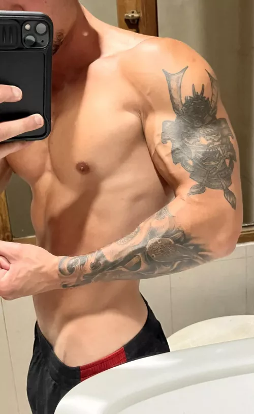 Side shot of my dick roots 😈😈🫢