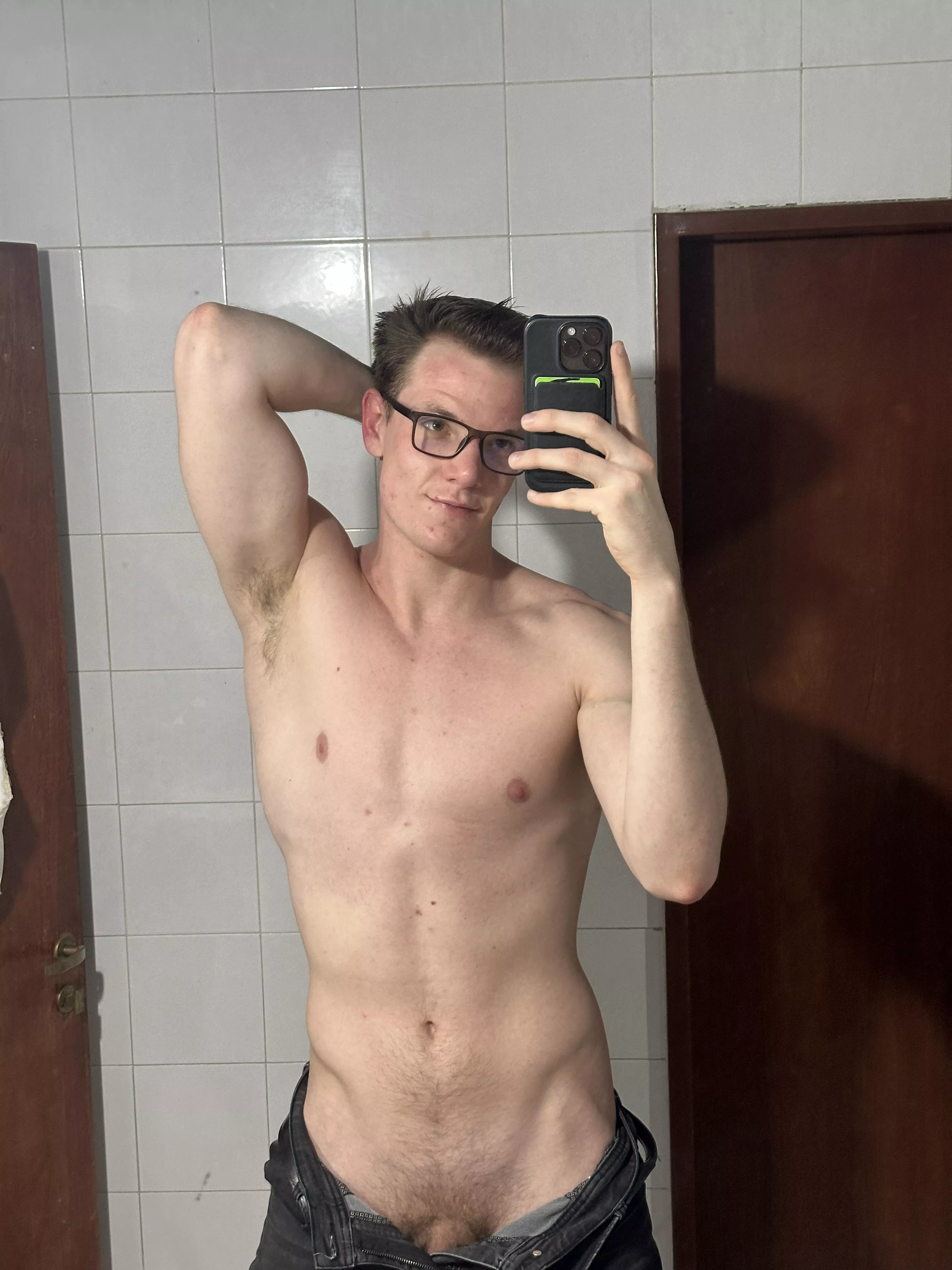 smell my armpit! 😈🔥