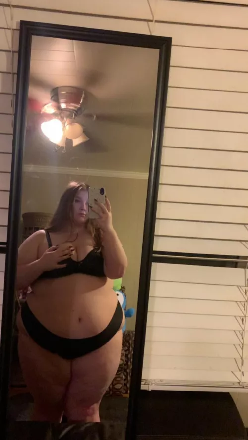 the softest squishiest girl around 😇