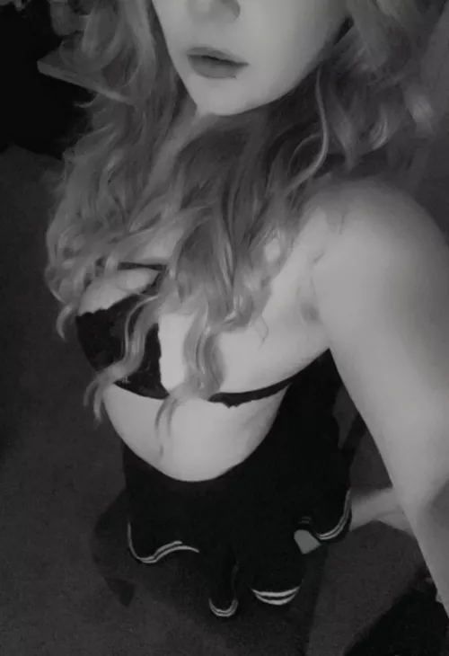 Throwback to when my fave bra wasn’t broken 😞 F(21)