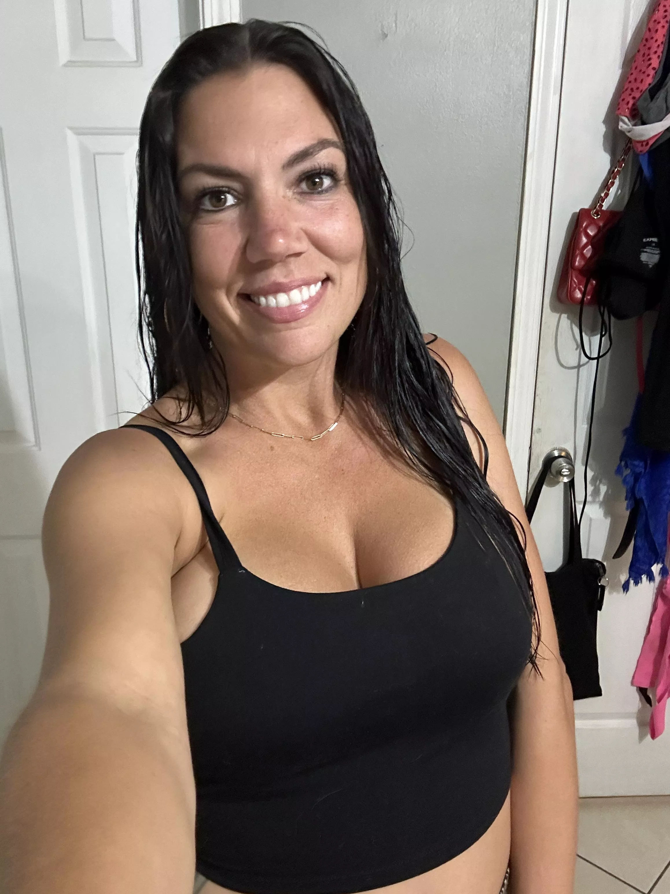 My cleavage is wishing you an amazing Saturday