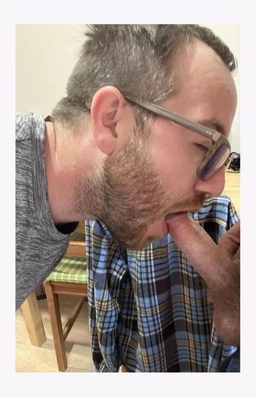 Nerds lovd sucking cock too 🤓😛🍆😈