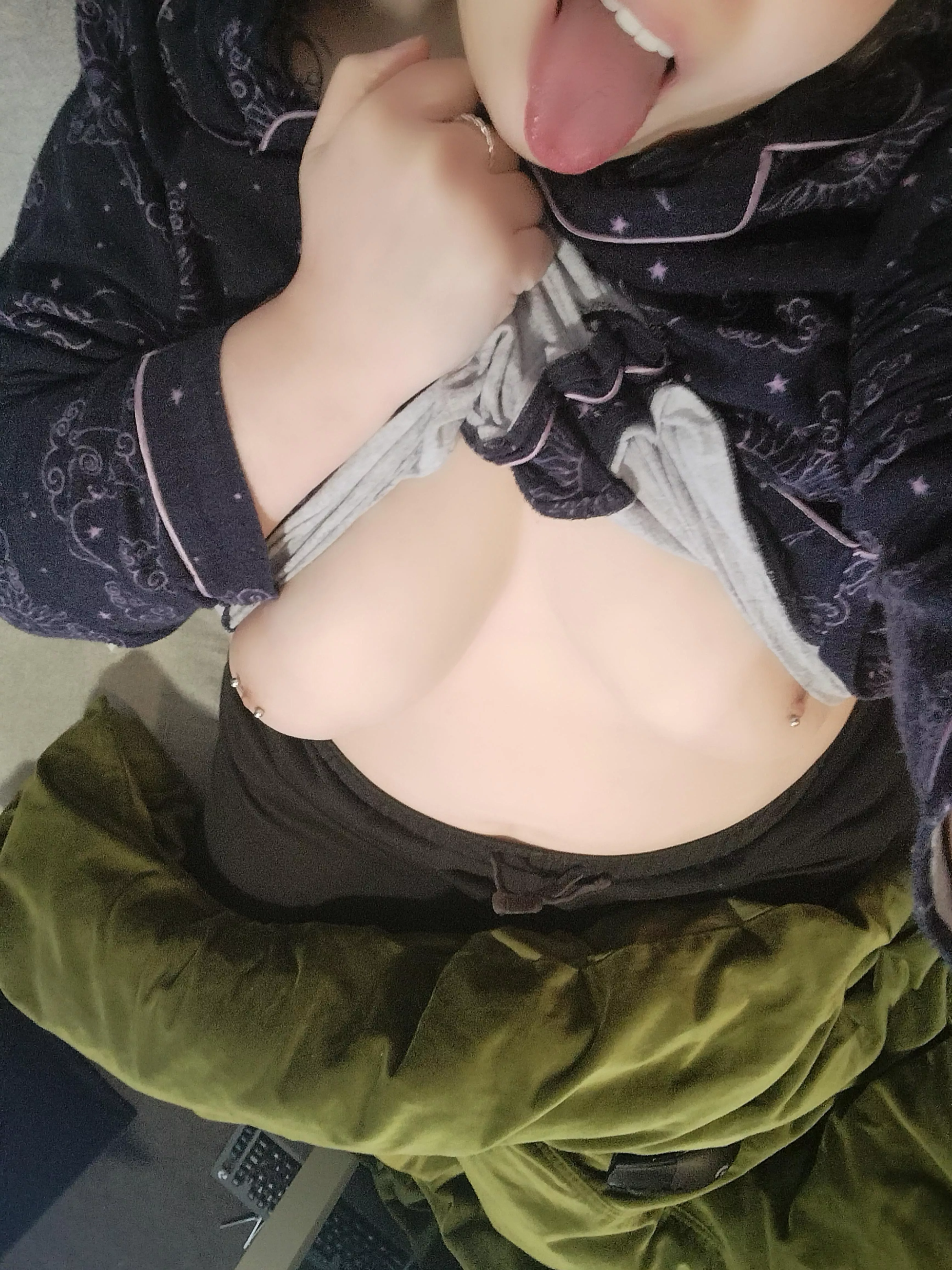 Ready and waiting (f)