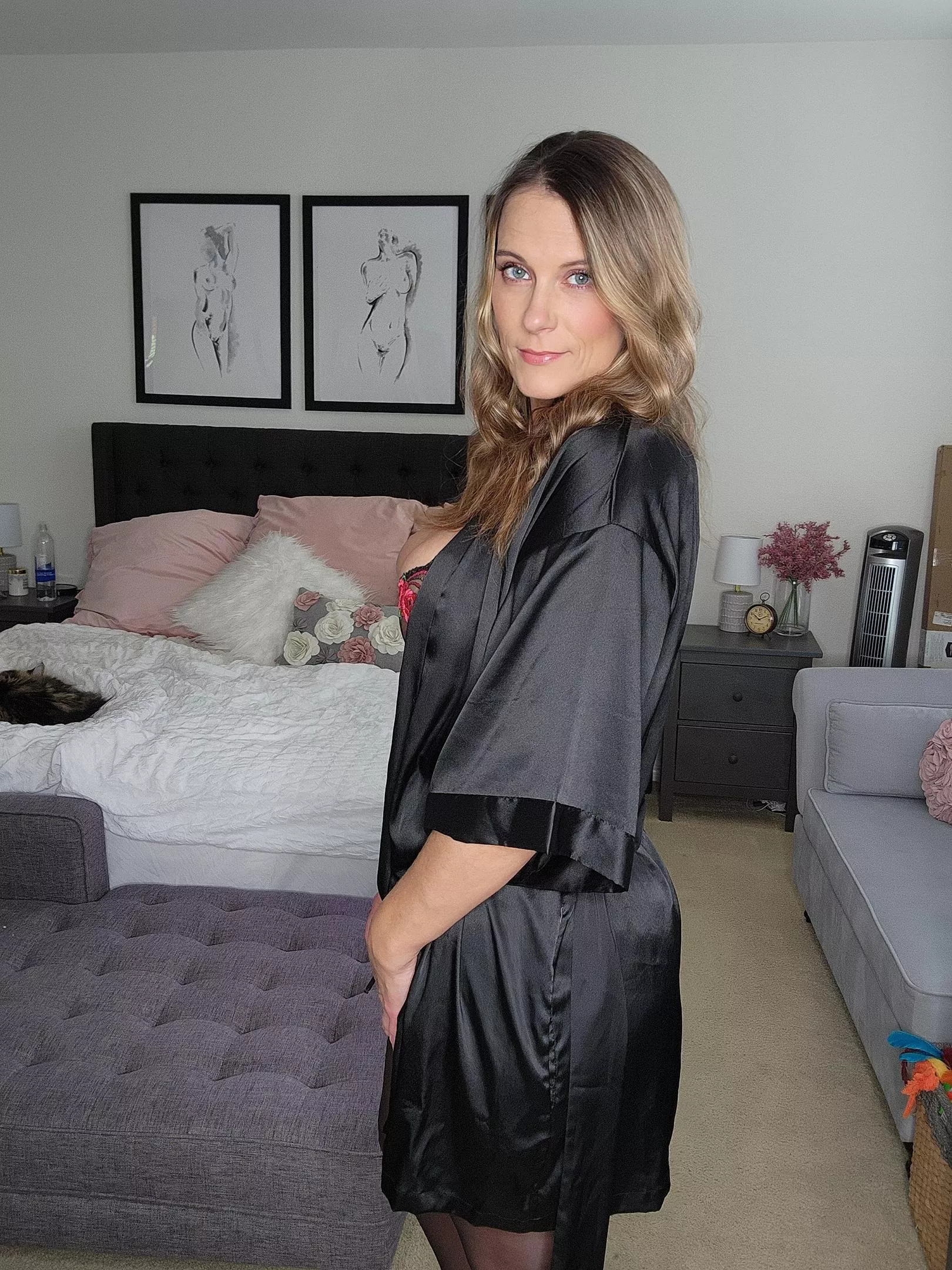 Time for happy hour [f]