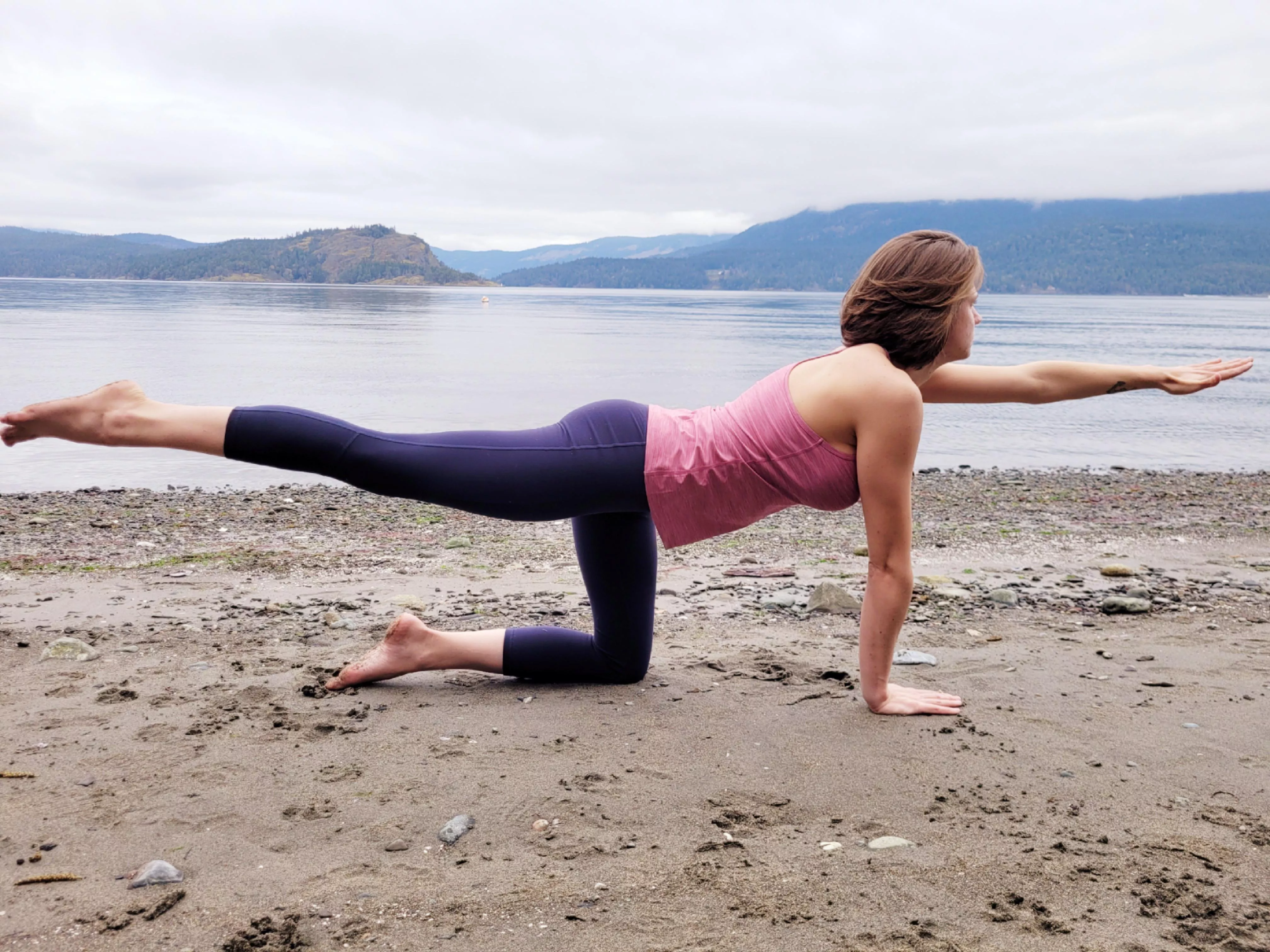 Beach yoga 😊☺️