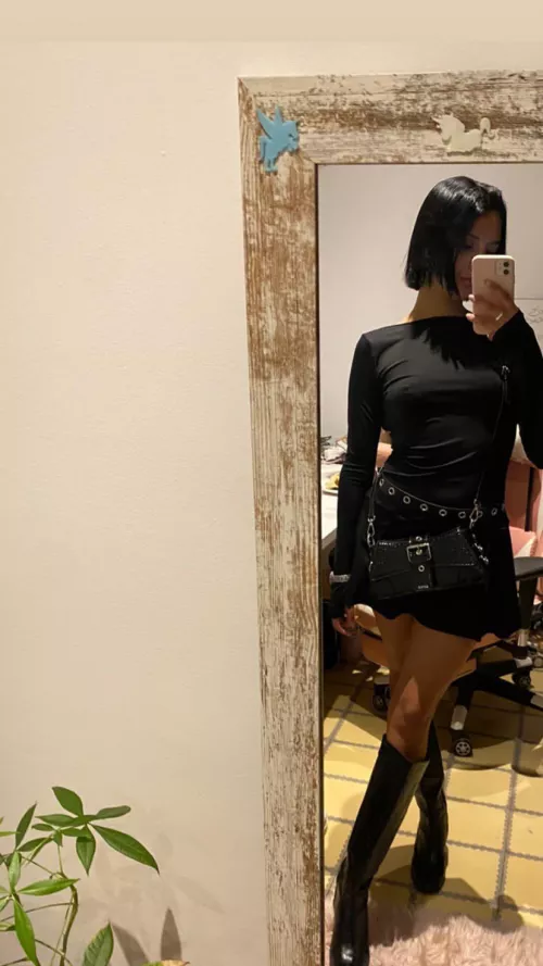 Darlinggg in leather