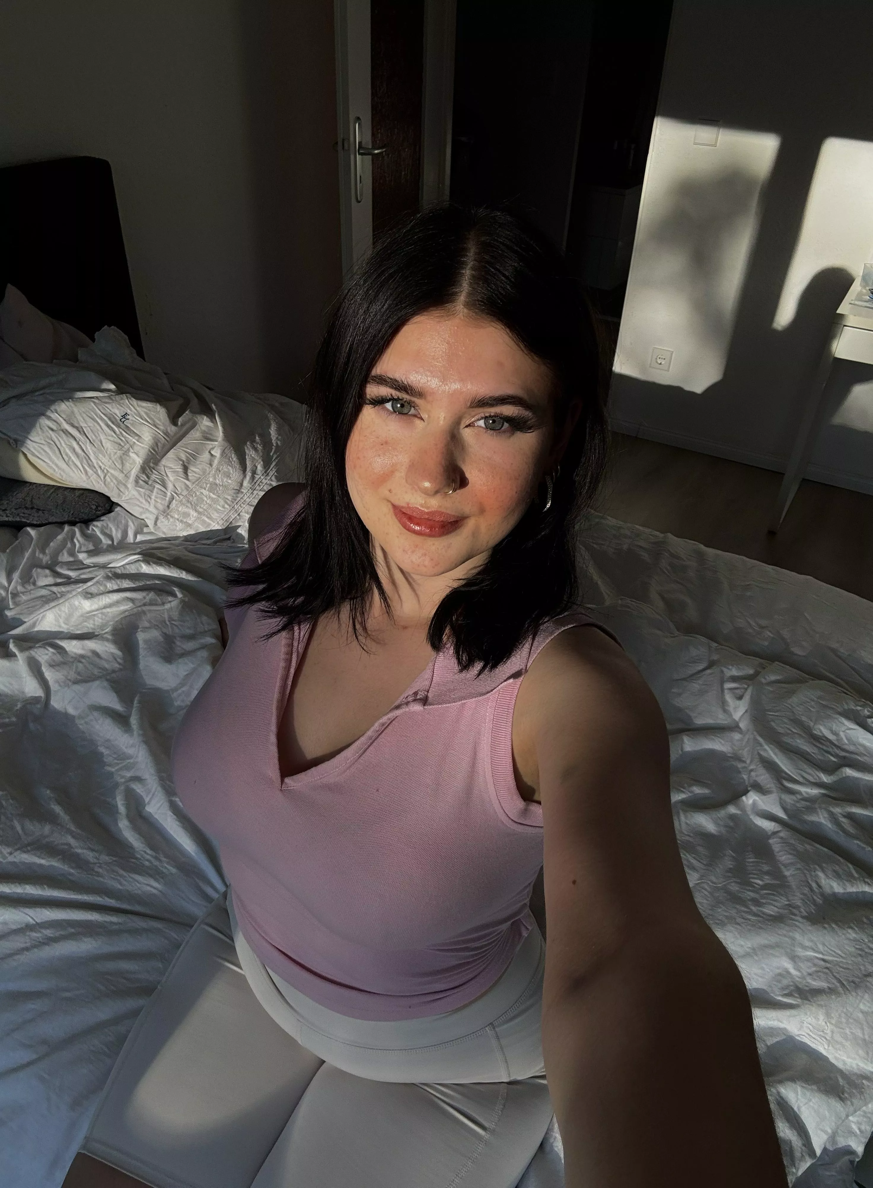 do u think i look hot with my simple look today