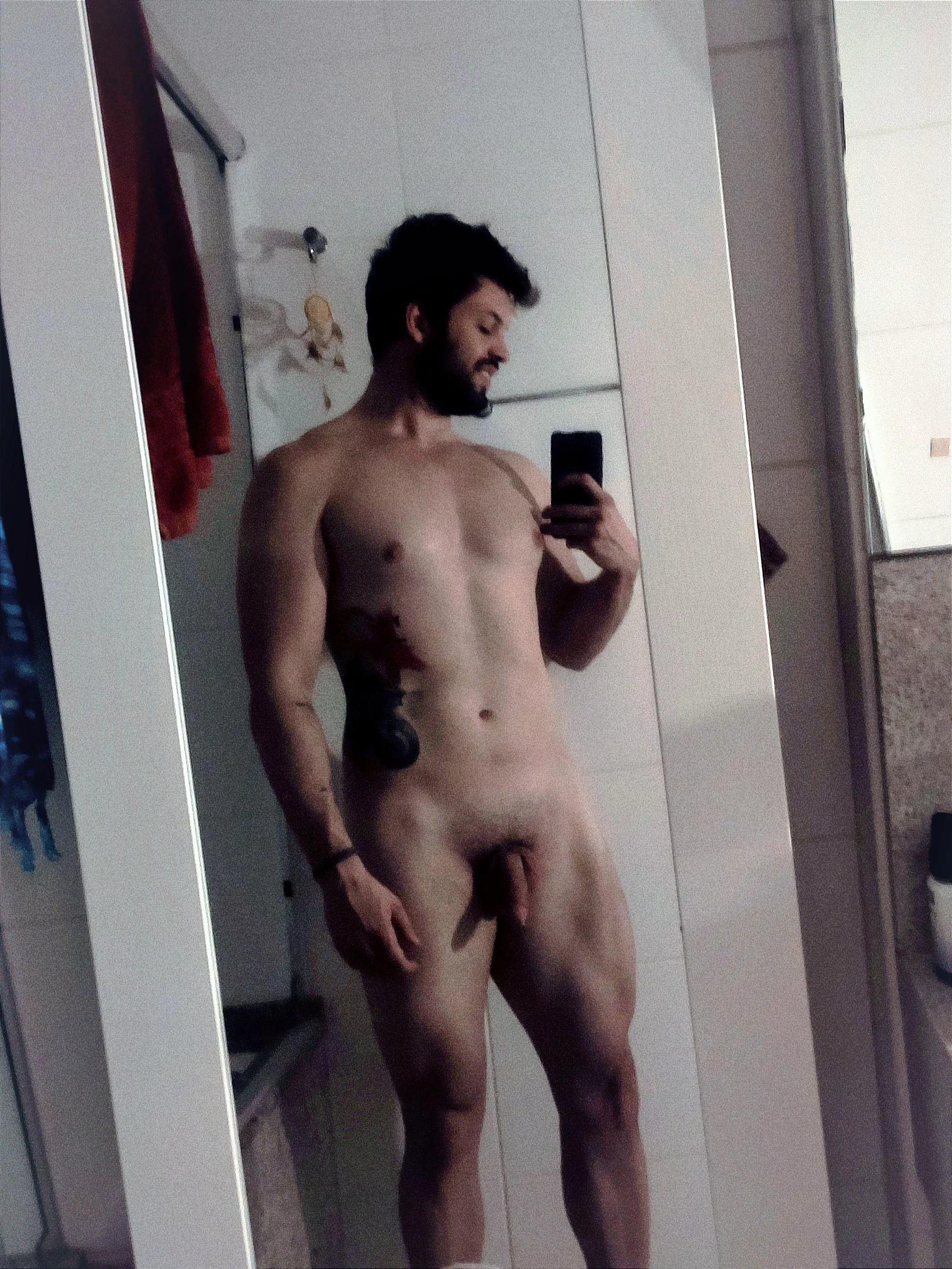 Does anyone else here enjoy being like this all day around the house??? 😌 I wish I could squat like this also....😏