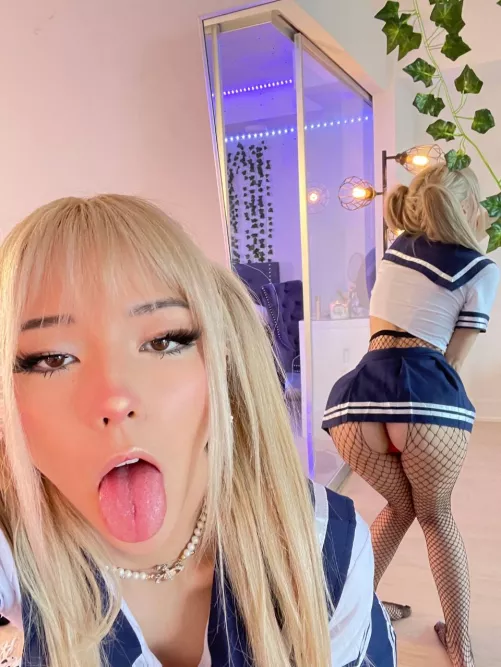 I dropped my pen in class and bended over to get it, what would you do mister? 🤭