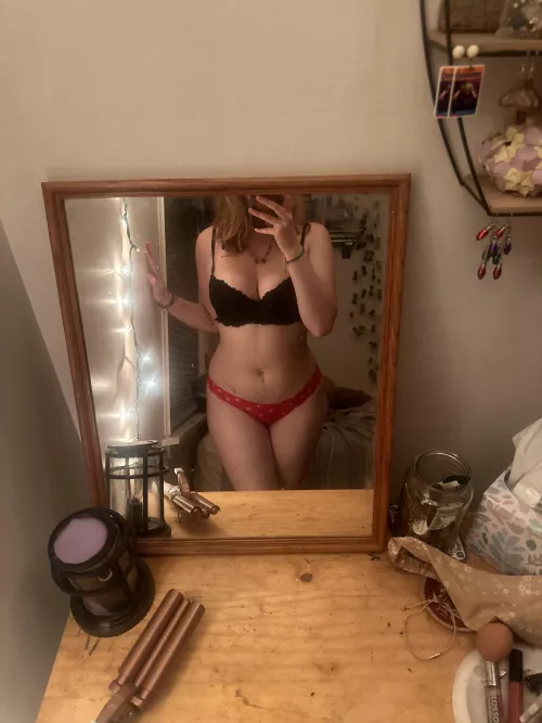 Me and my art desk <3