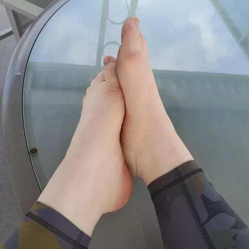 Pretty feet to match the pretty day, just need a mouth to stick them in.