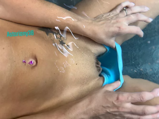 Underwater pussy mound 