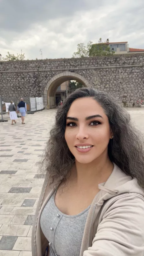 Would you say I’m a classy girl 