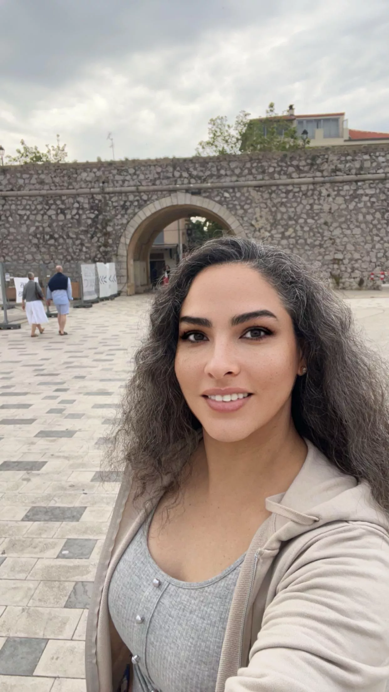 Would you say I’m a classy girl 