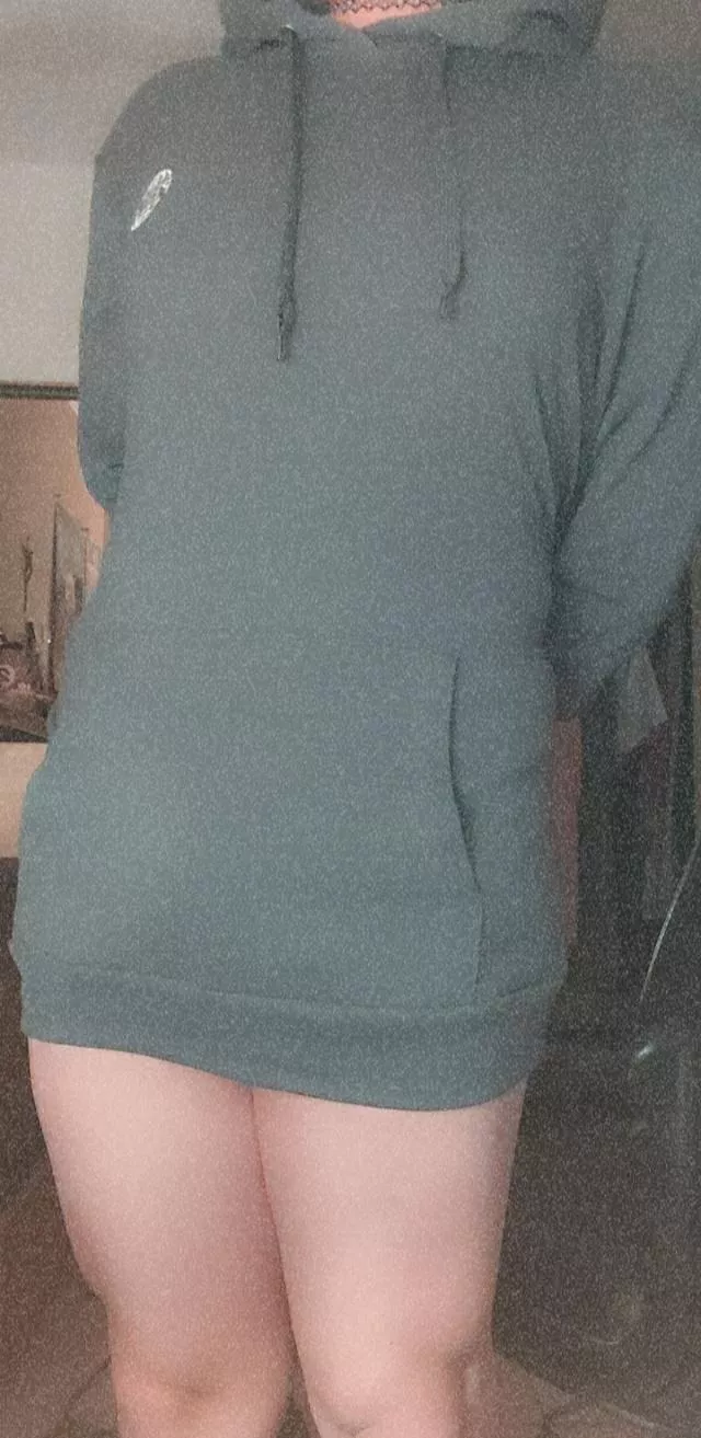 Always feel cute in hoodies :3