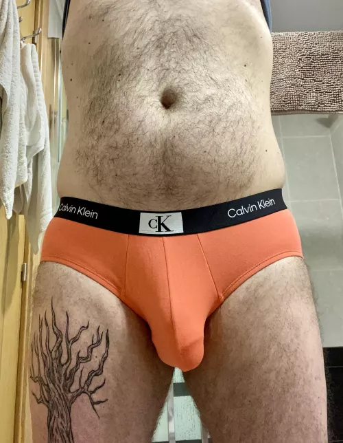 Do you find it offensive if you catch someone looking at your bulge? or do you take it as a compliment?