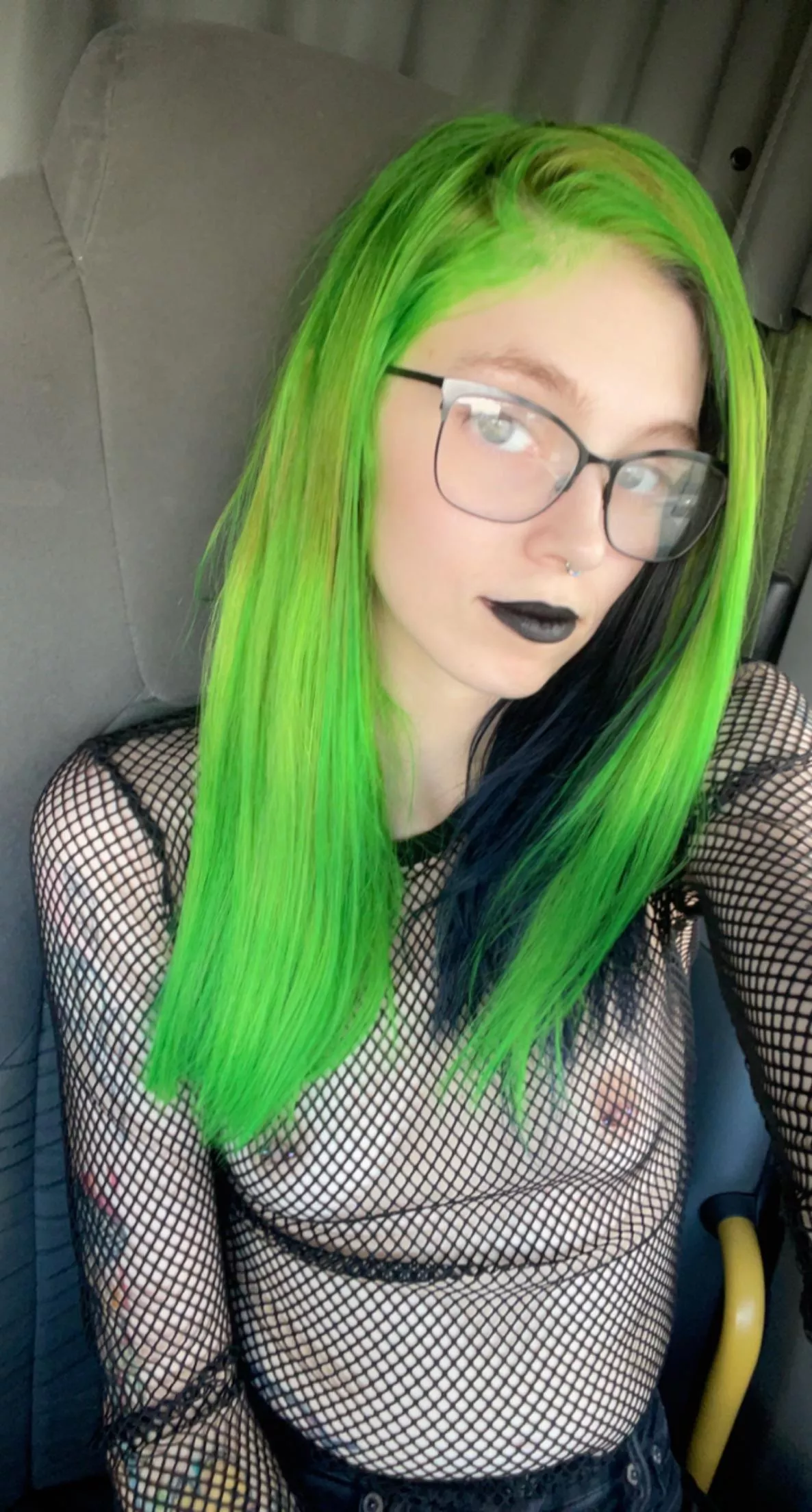 Does the neon green compliment my titties 👉🏻👈🏻