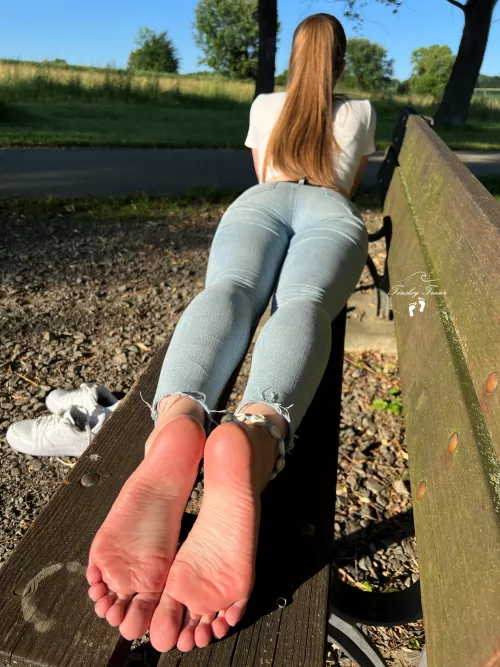 Fresh out of my Nikes🤭 What do you wanna do with them..?😉