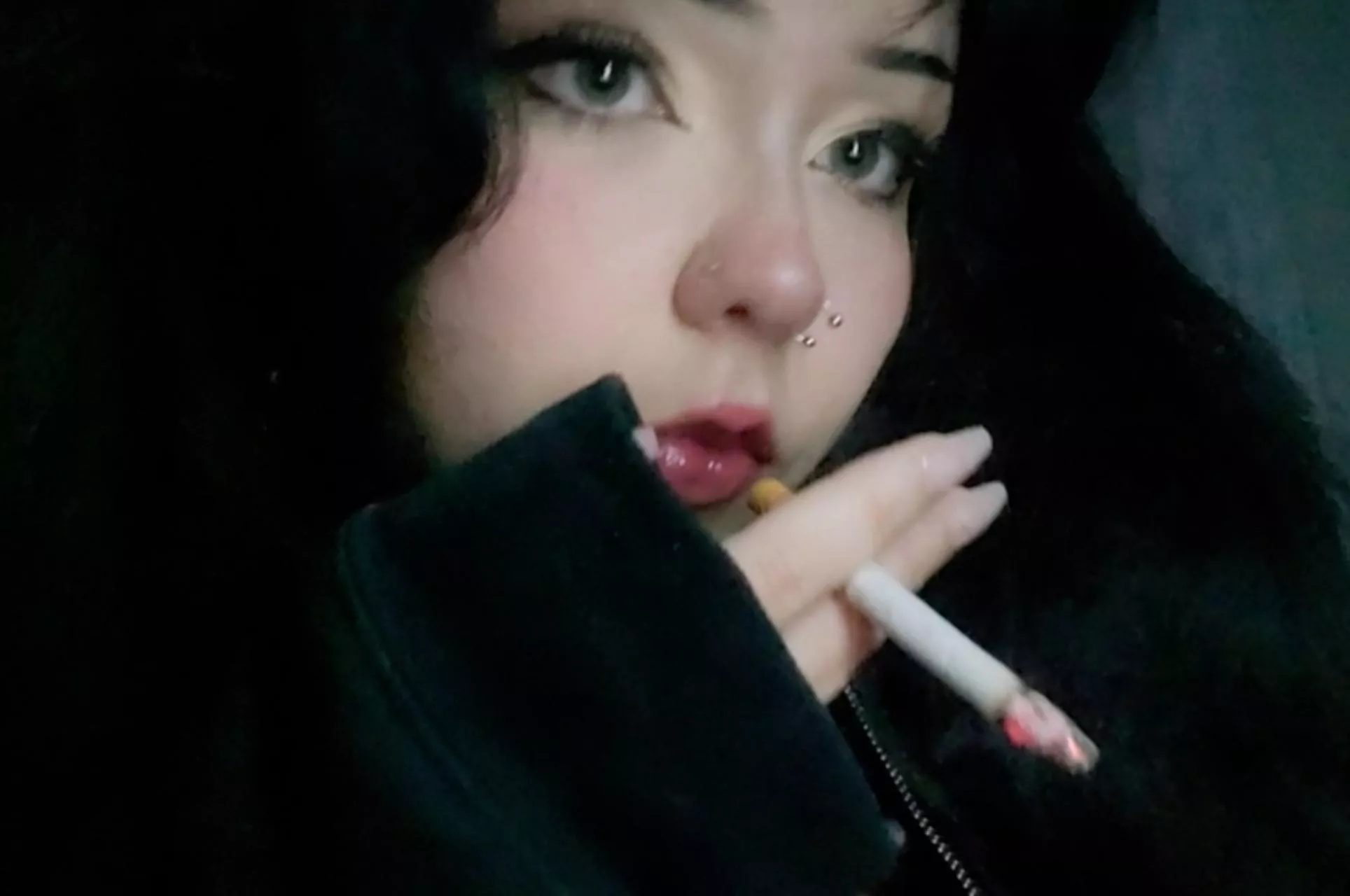 Go kiss her with my scent all over your lips 💋