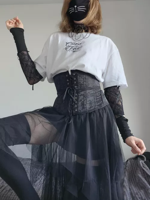 Got a fluffy skirt :3