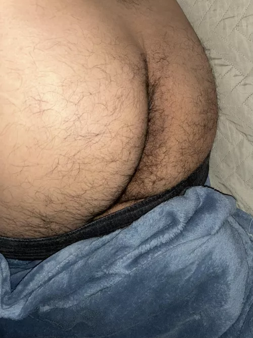 Hairy gamer butt <3