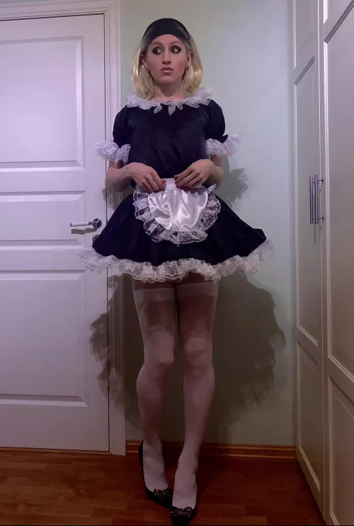Love maid outfits <3