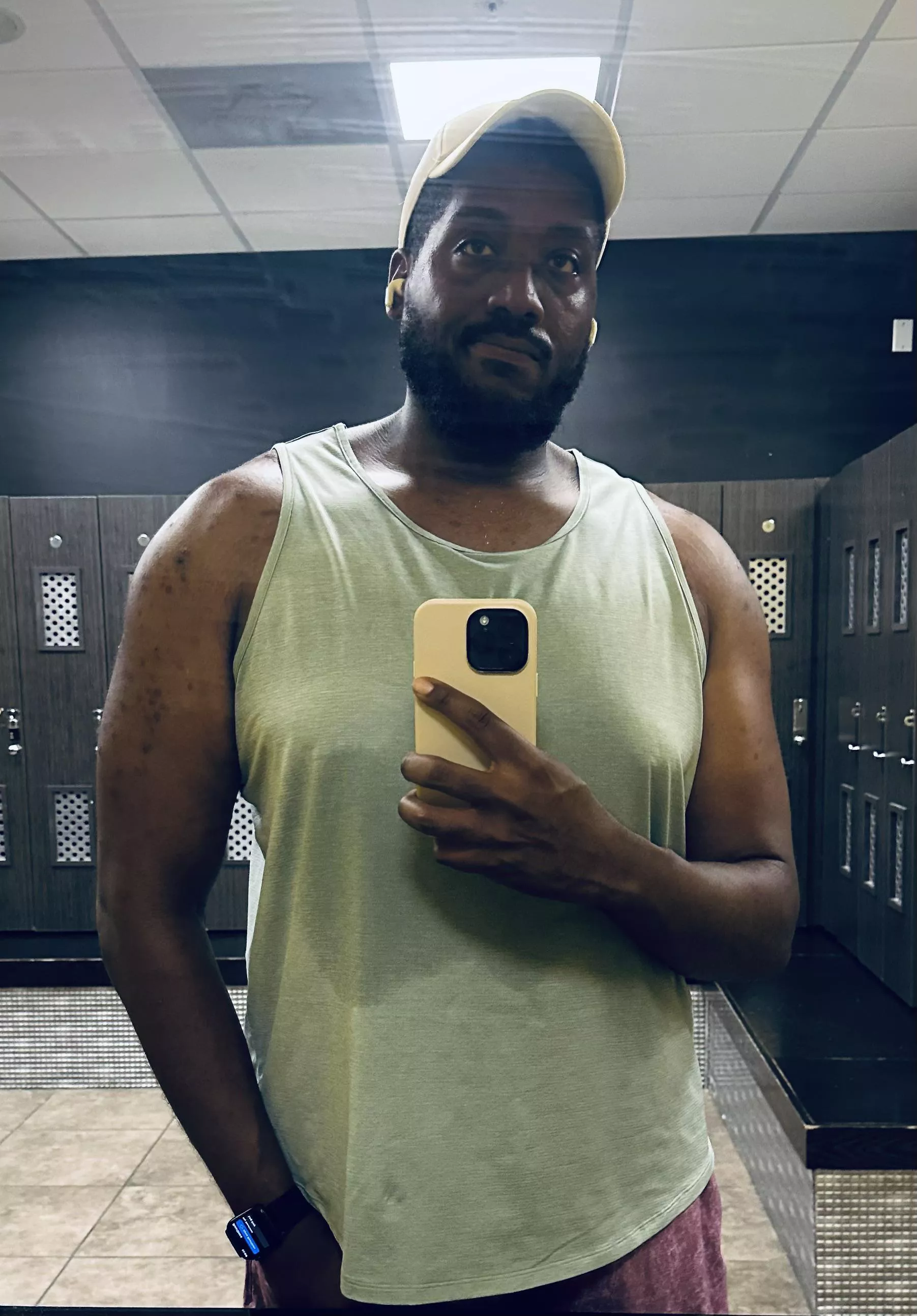 Nothing better than a sweaty post workout locker room selfie. Hopefully yall like beefy dudes