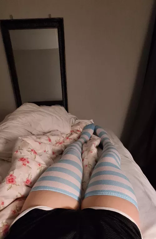 Sum thighs (very comfy)