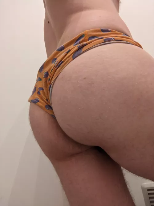 Wishing i had a proper thong 🍑