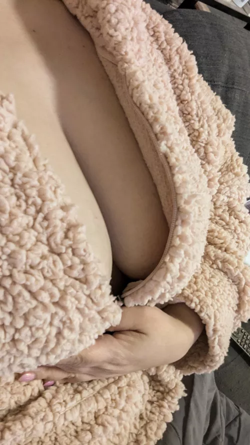 C'mere. (F)eel how soft this is