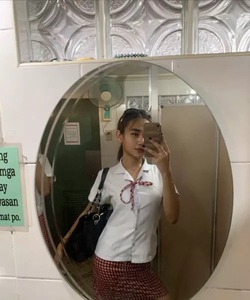 Do u think i’m pretty in school uniform?🙃