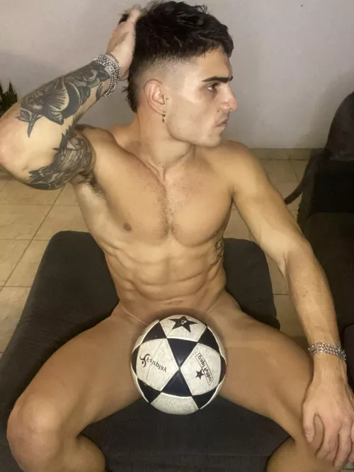 Guess who's got buffed abs and knows how to score