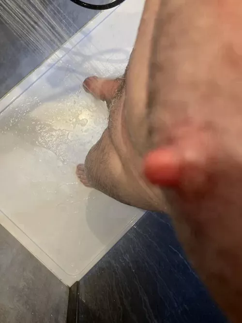 Hard nips and clean cock (60) Bi, dm’s always open.