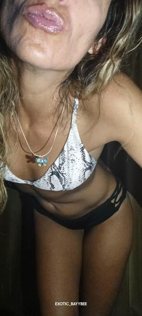 I need a girlfriend who's cute in a bikini