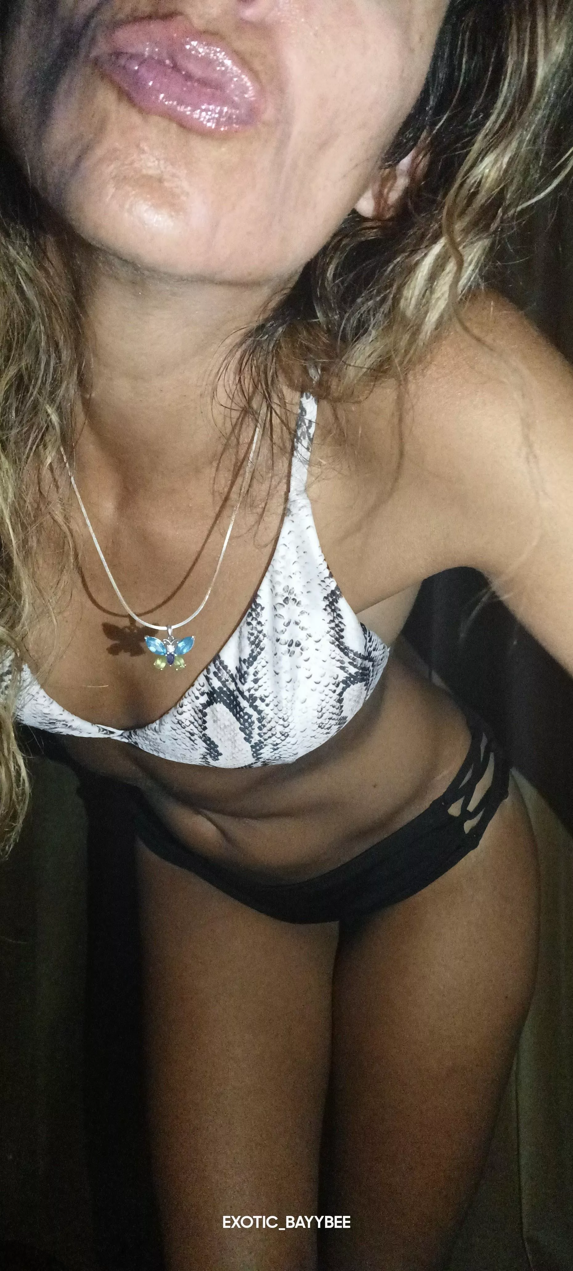 I need a girlfriend who's cute in a bikini