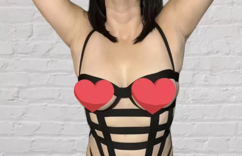 Nothing makes hubby harder, than seeing me in my outfits!  Because he knows that I have a date that night and he’s not allowed to touch me.  If he’s good, he can clean me when I get home!