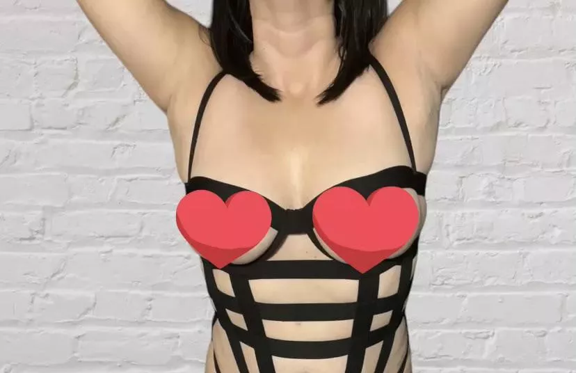 Nothing makes hubby harder, than seeing me in my outfits!  Because he knows that I have a date that night and he’s not allowed to touch me.  If he’s good, he can clean me when I get home!