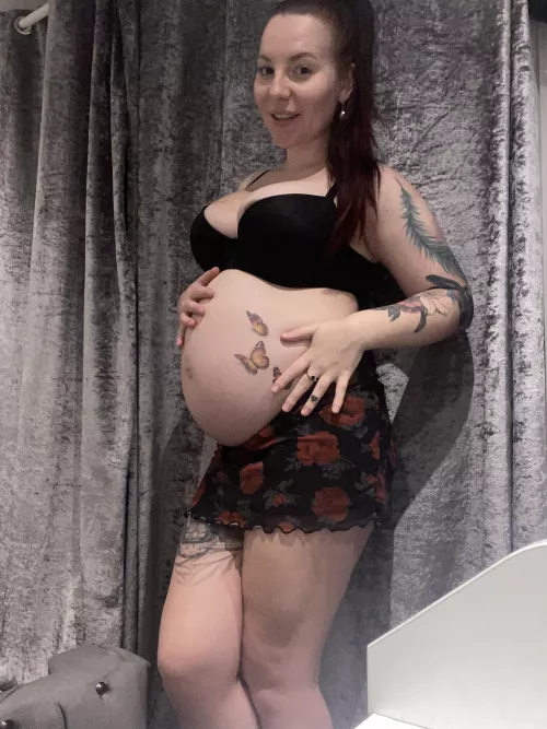 Very very pregnant! 🤰