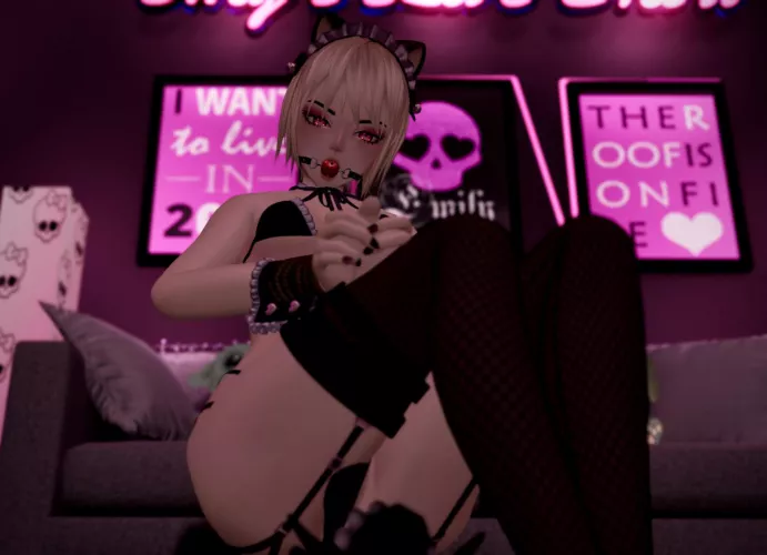 you trapped this naughty kitty, what’s your next action? https://chaturbate.com/emyliveshow